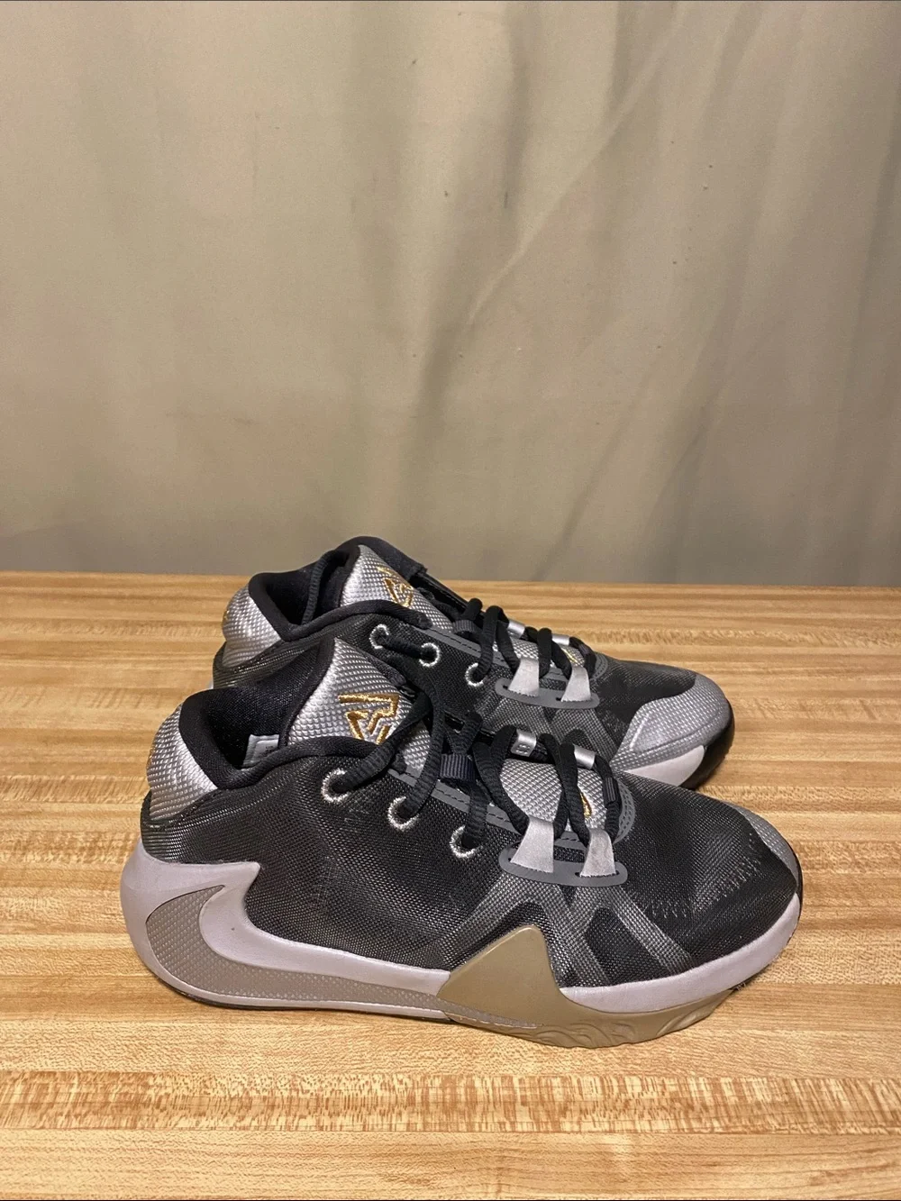 Nike Giannis Zoom Freak 1 Smoke Grey/ Metallic Silver / Black  (GS) Sneakers  4Y